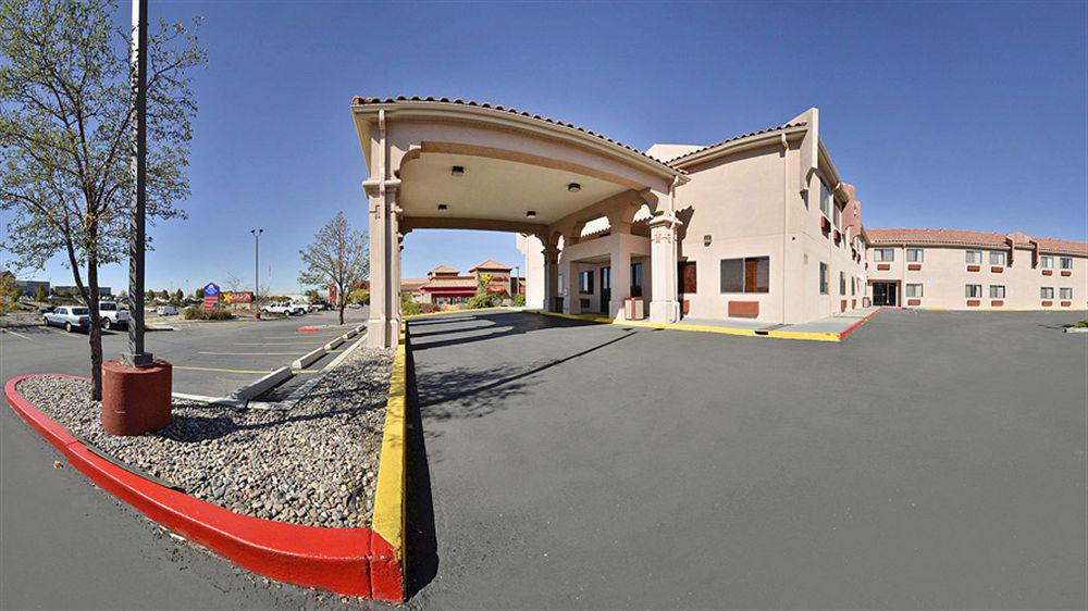 Quality Inn & Suites Albuquerque North Near Balloon Fiesta Park Exterior photo