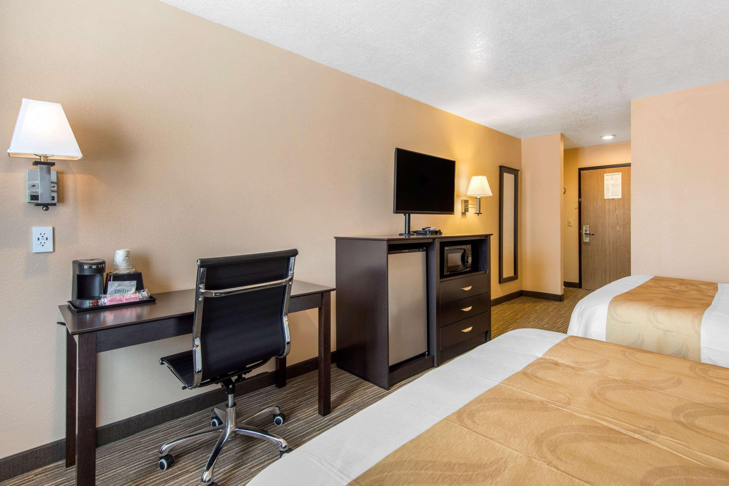 Quality Inn & Suites Albuquerque North Near Balloon Fiesta Park Exterior photo