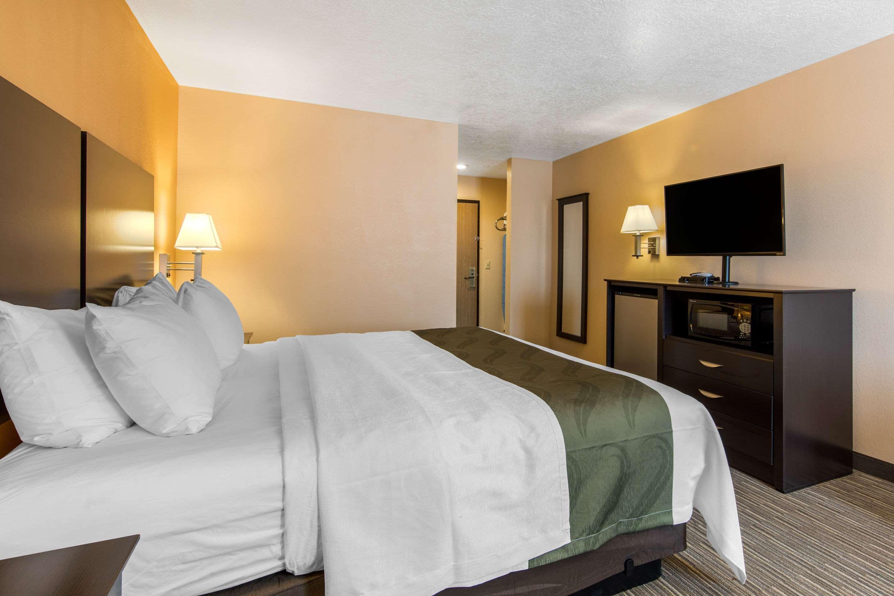 Quality Inn & Suites Albuquerque North Near Balloon Fiesta Park Exterior photo