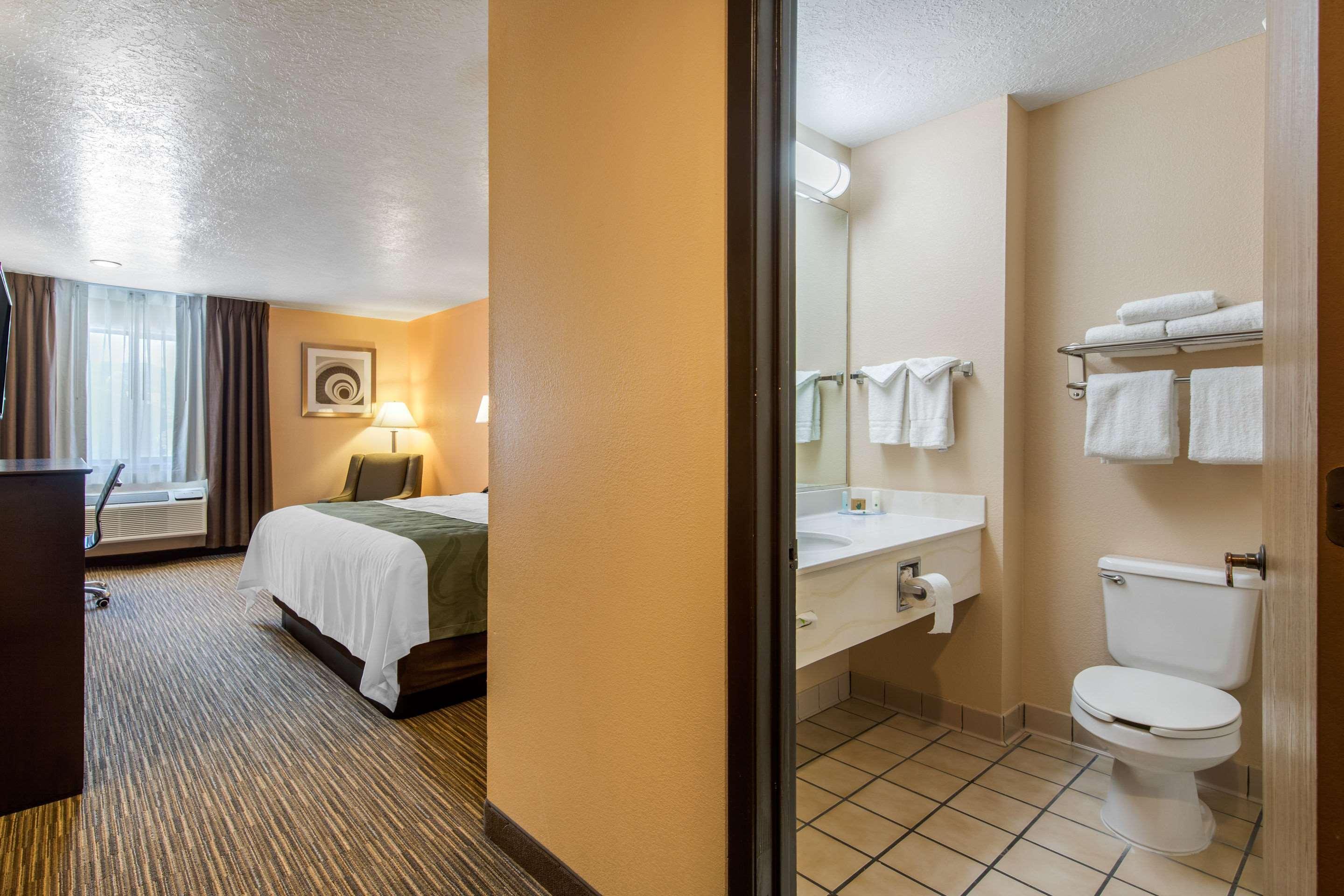 Quality Inn & Suites Albuquerque North Near Balloon Fiesta Park Exterior photo