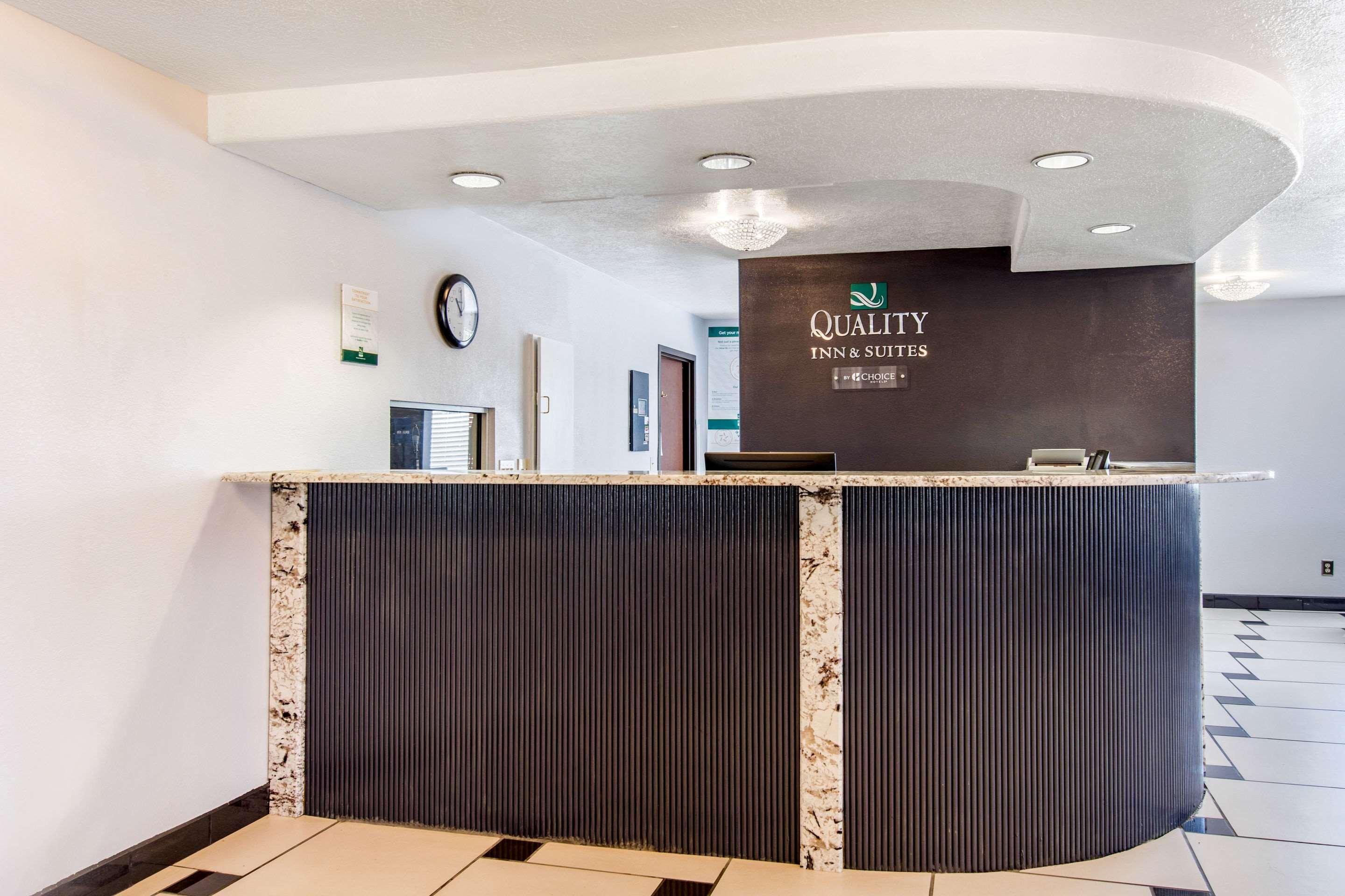 Quality Inn & Suites Albuquerque North Near Balloon Fiesta Park Exterior photo