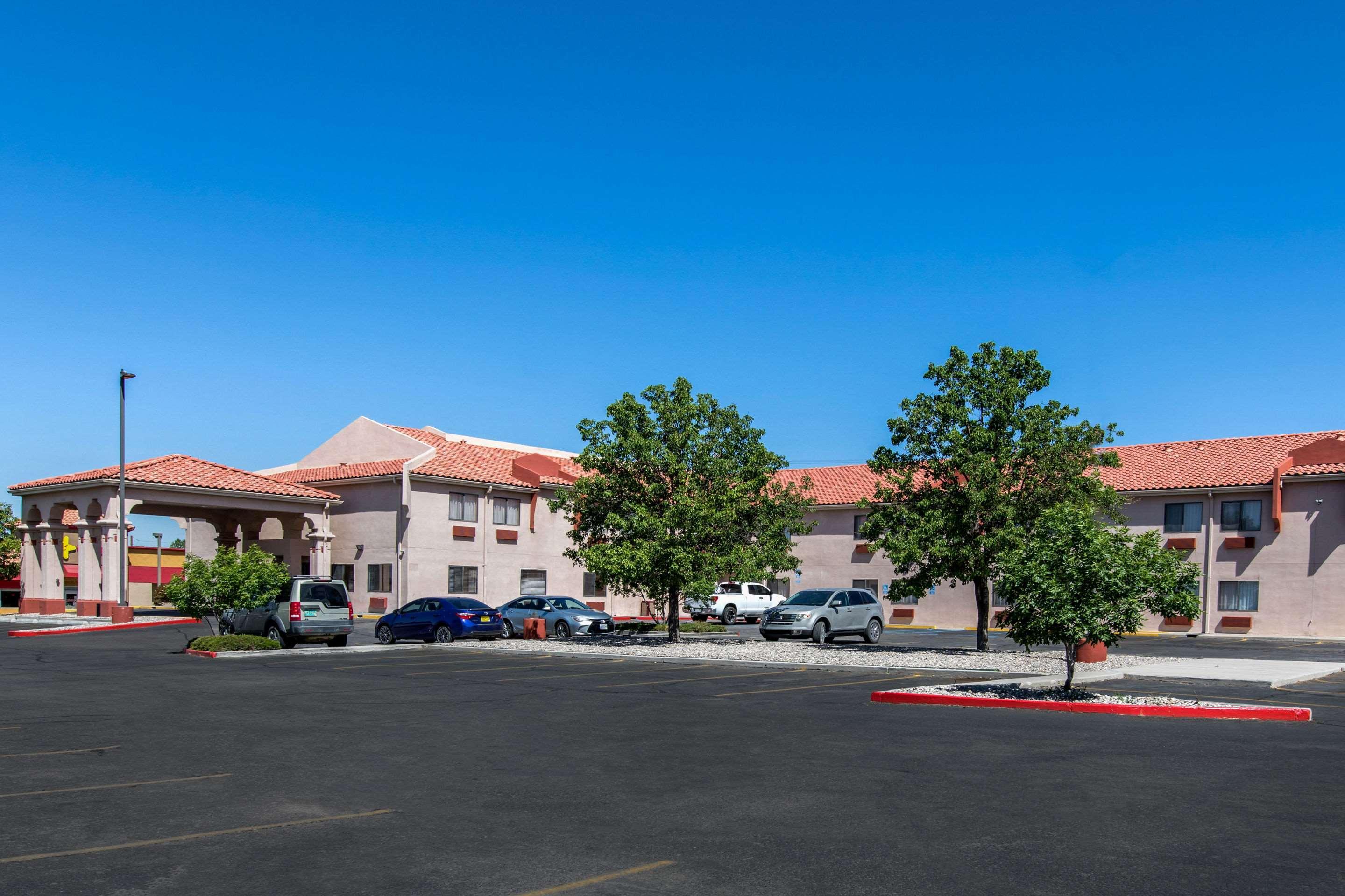 Quality Inn & Suites Albuquerque North Near Balloon Fiesta Park Exterior photo