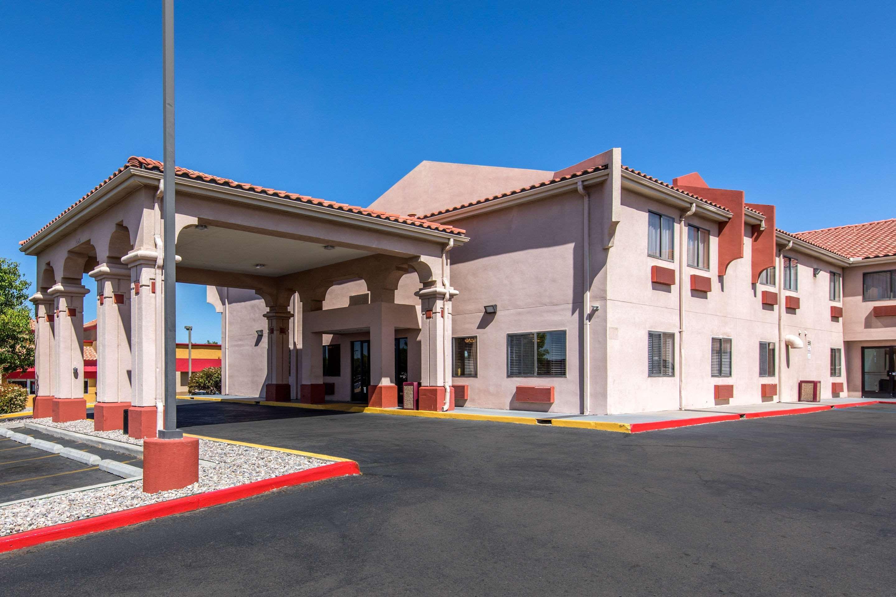 Quality Inn & Suites Albuquerque North Near Balloon Fiesta Park Exterior photo